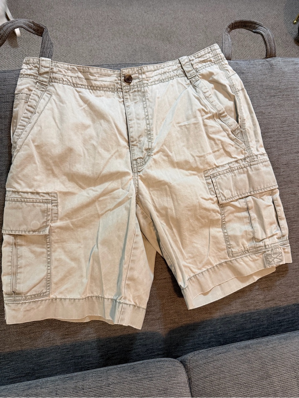 Brooks Men's 34 Brooks Brothers Cargo Shorts in Light Khaki